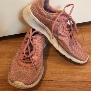 Girls Nike Cheetah print shoes